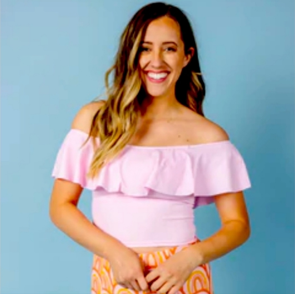 Kortni Jeane Ruffled Around Top light pink